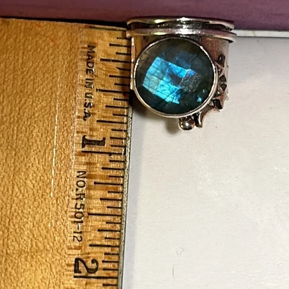 Boho-Magic Labradorite Fidget Ring - Picture 8 of 9